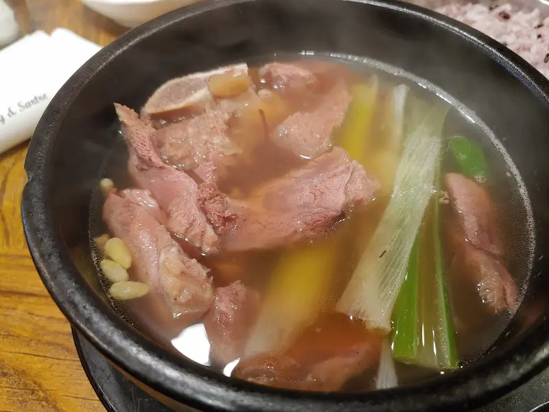 갈비탕 속 큼지막한 갈비