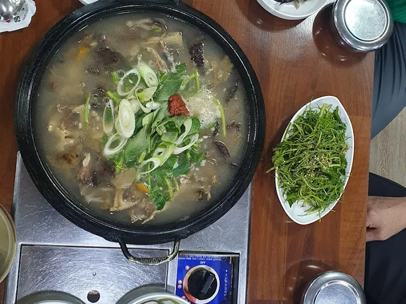 보글보글 끓고 있는 능이전골