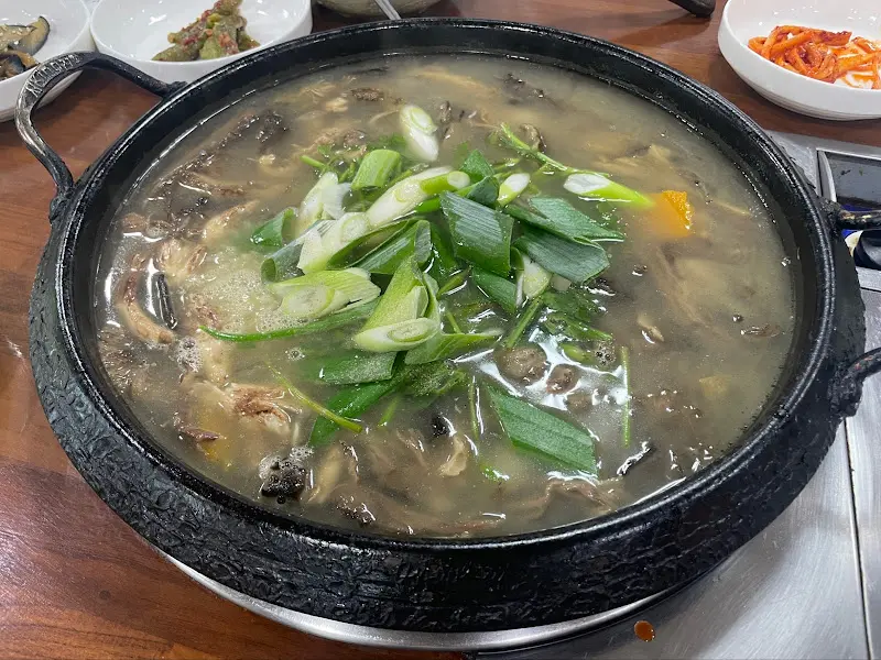 푸짐한 능이전골 한 상 차림