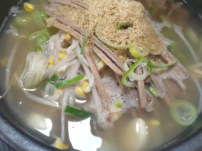 고소한 향이 코를 찌르는 수제비