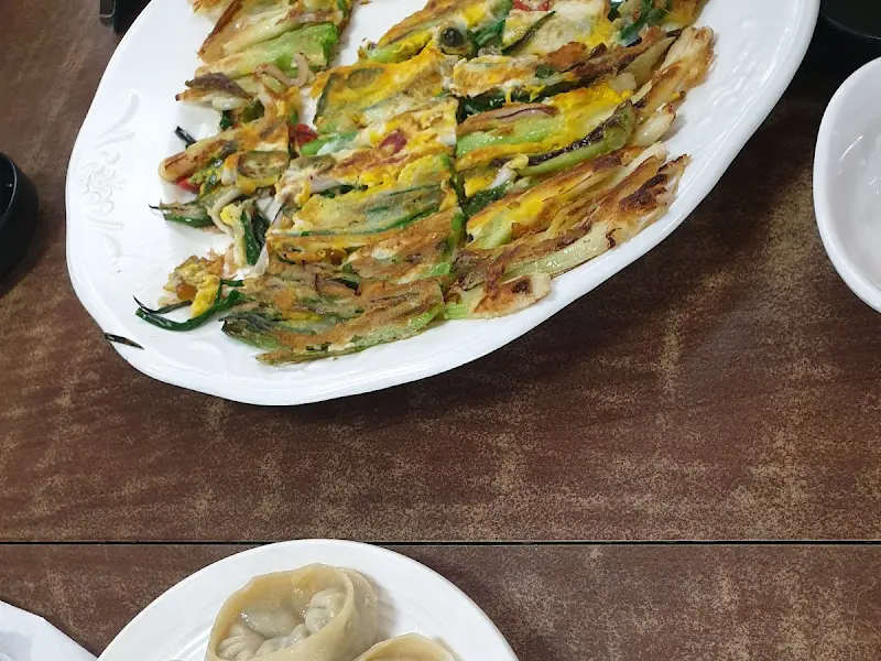 정갈하게 담겨 나온 반찬