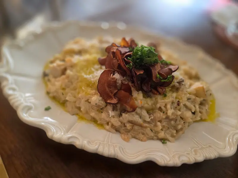 향긋한 오일 향이 가득한 버섯 리조또