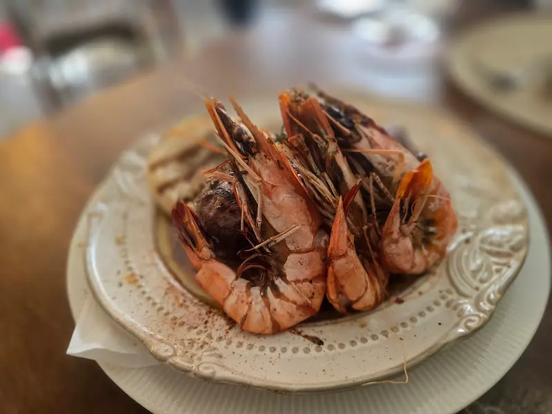 버터 스테이크에 추가된 새우