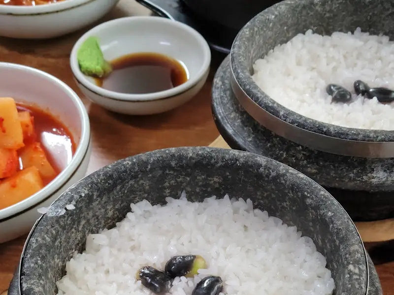 돌솥밥과 반찬