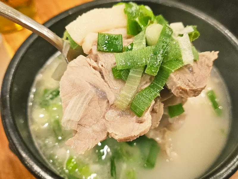 돼지국밥 한 숟갈
