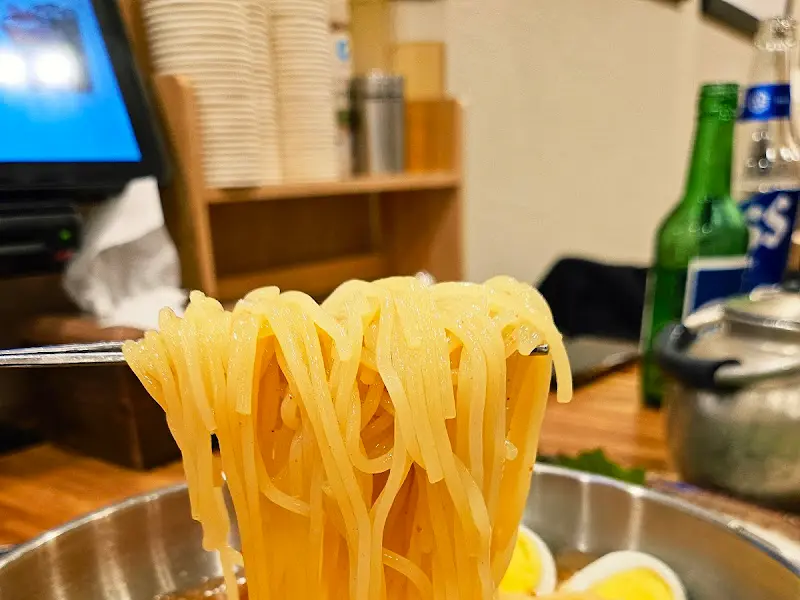 탱글탱글한 밀면 면발