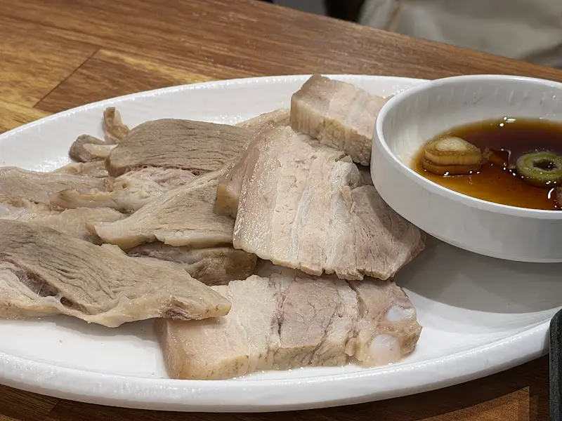 윤기 자르르 수육