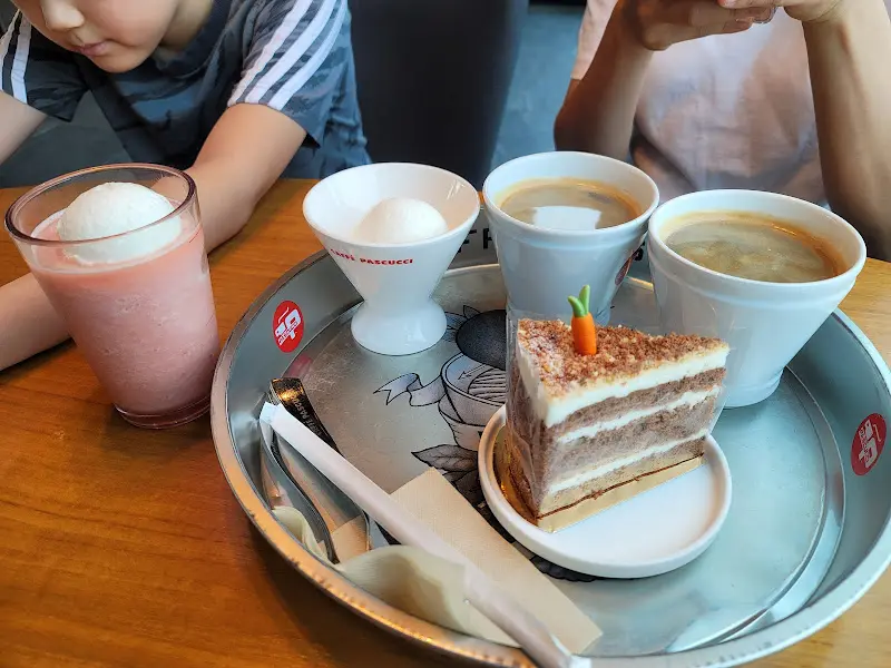 딸기 그라니따와 당근 케이크