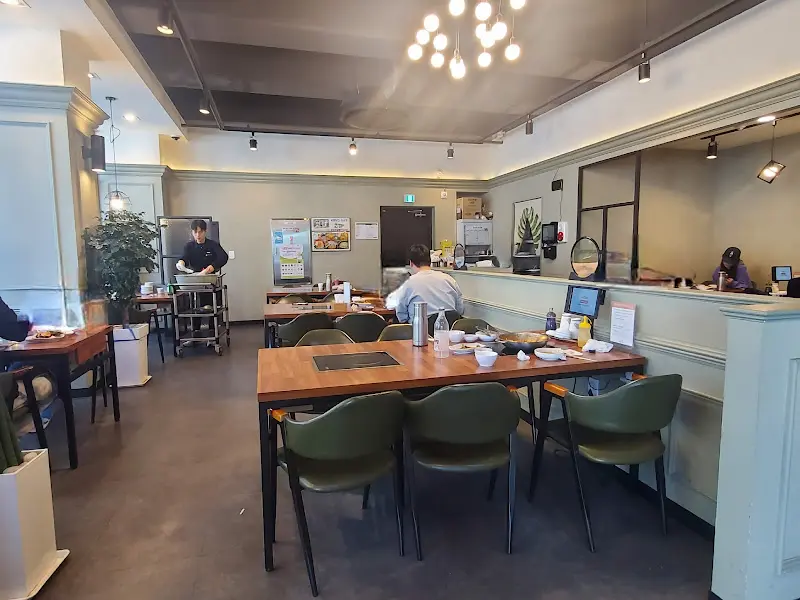 굴리미 식당 내부