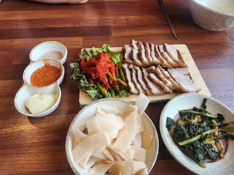 수육 한 상 차림