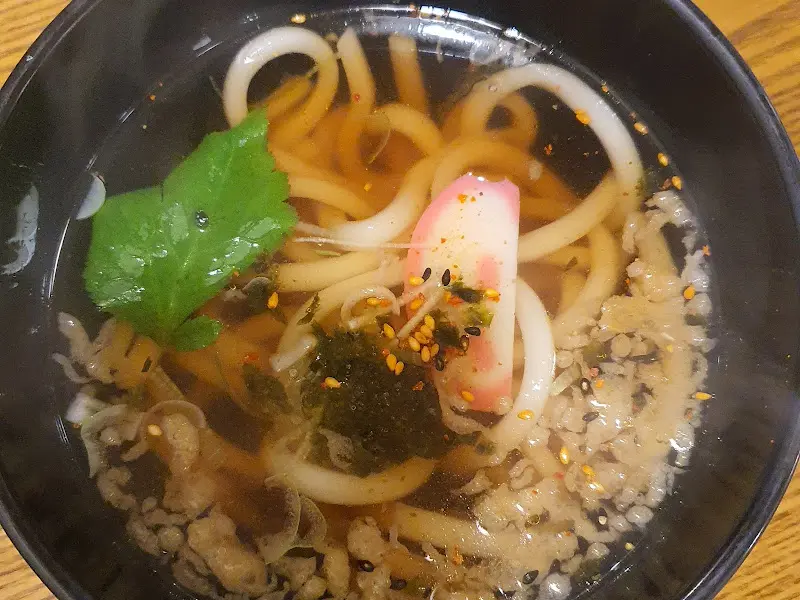 우동 속 탱글한 면발