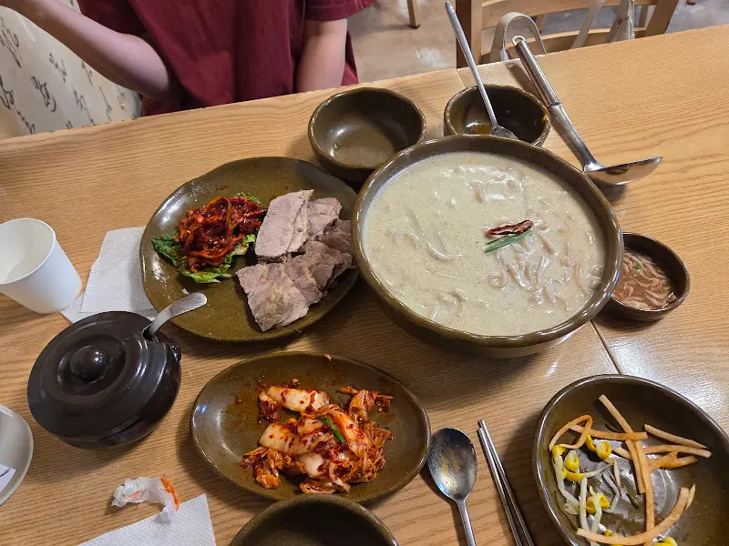 엘림들깨칼국수 한 상 차림