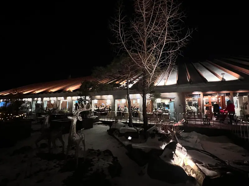 조명이 아름다운 안심 닭갈비의 밤 풍경