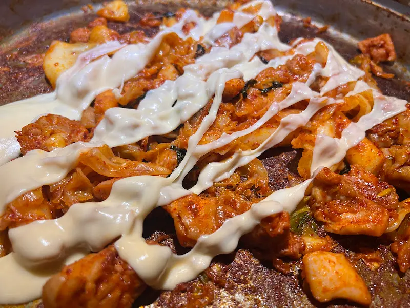 치즈가 녹아내리는 닭갈비