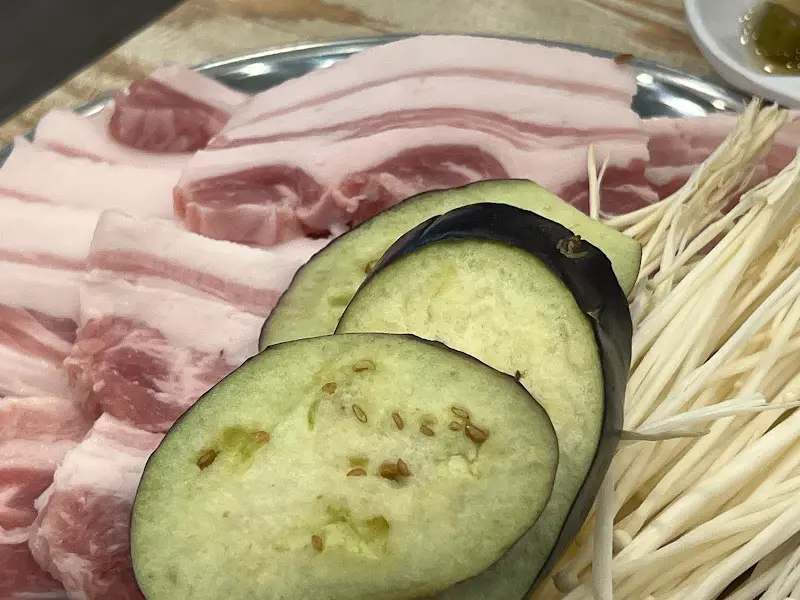 고기와 함께 구워먹는 팽이버섯