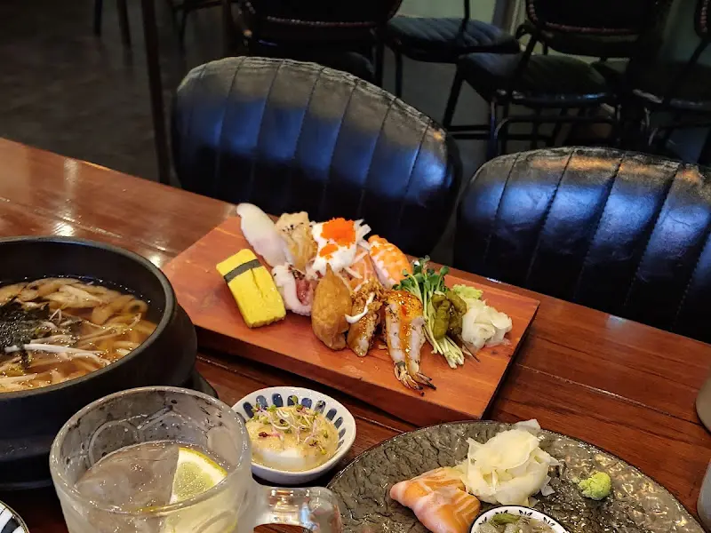 모듬 초밥과 하이볼