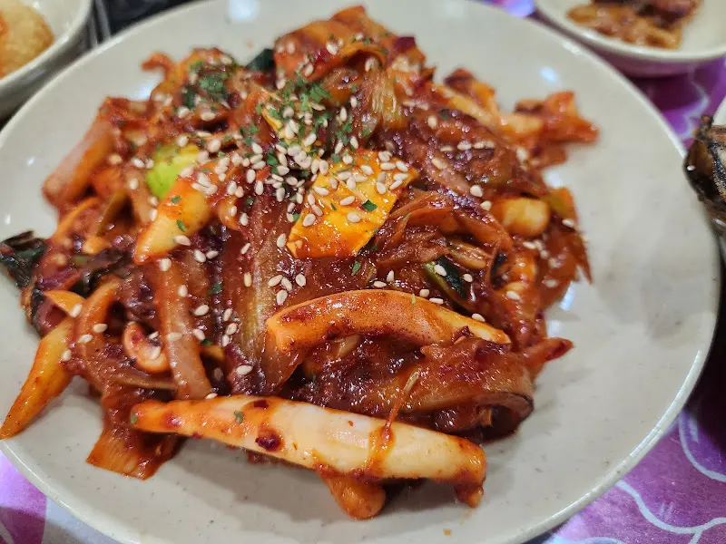 매콤달콤한 오징어볶음