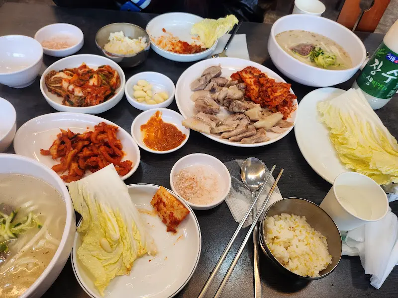 푸짐하게 차려진 한 상 차림