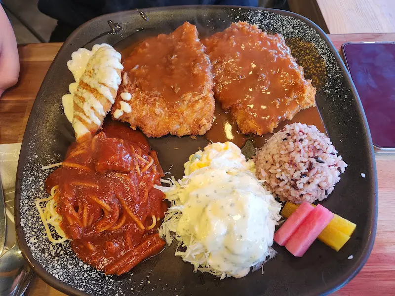 돈까스와 함께 곁들여 먹기 좋은 스파게티