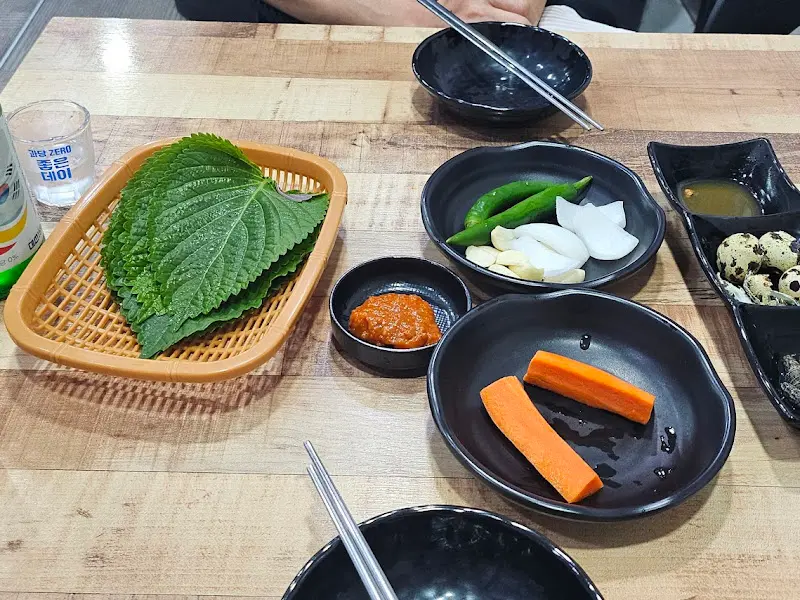 꼼장어와 함께 제공되는 밑반찬