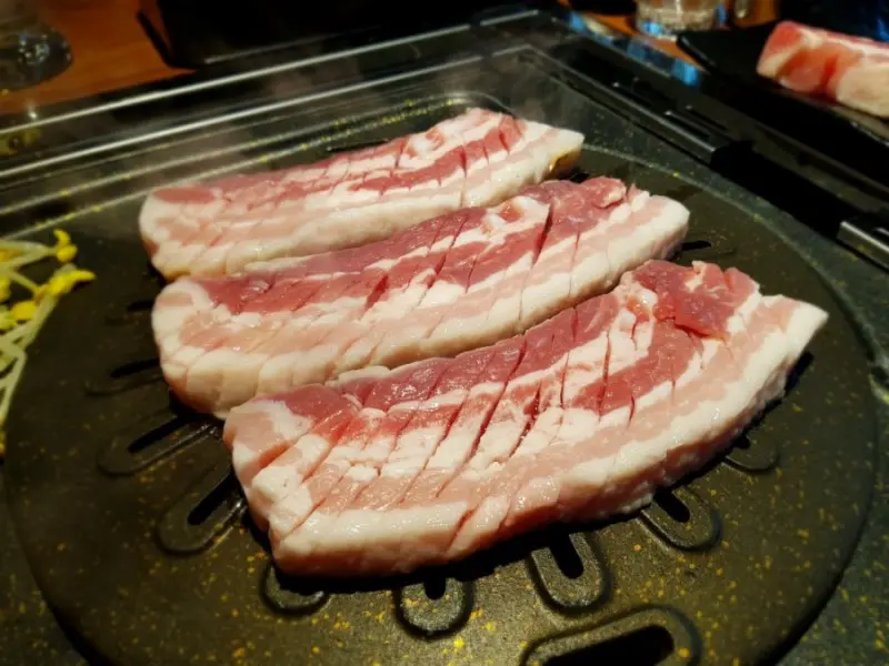 불판 위의 오겹살