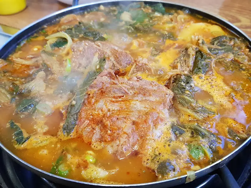 보글보글 끓는 감자탕