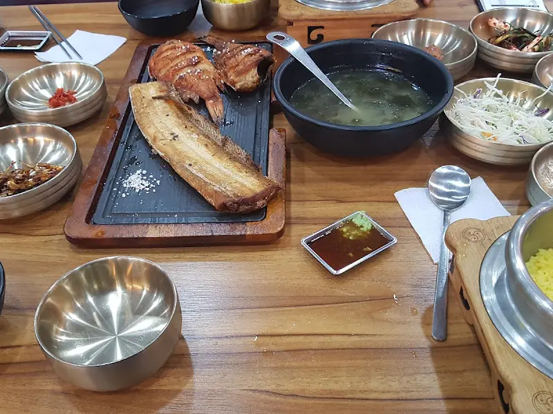 왕볼락구이 정찬의 푸짐한 한 상 차림