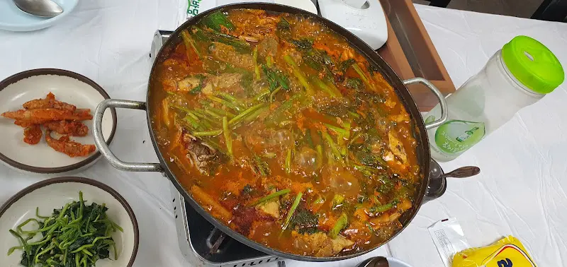 산천초목 매운탕 메인 메뉴