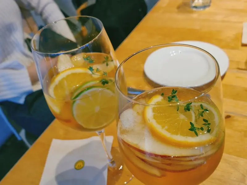 상큼한 과일이 들어간 음료