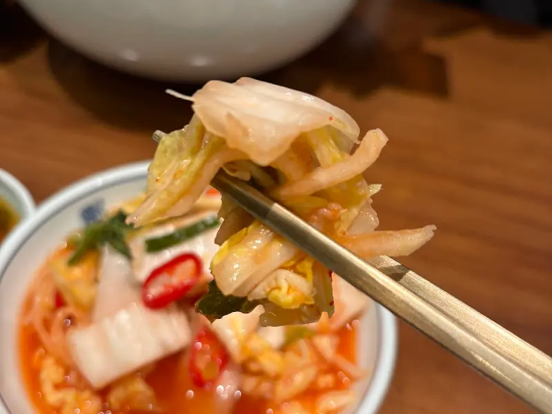 청류 맑은 곰탕과 겉절이 김치