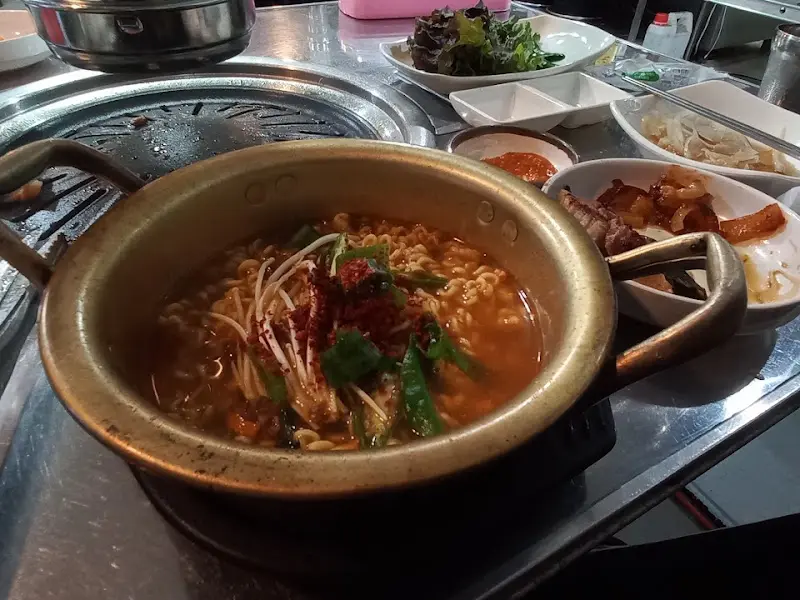 마성뒷고기의 김치찌개