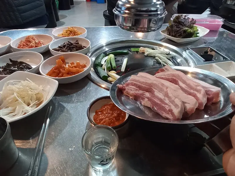 마성뒷고기의 테이블 세팅