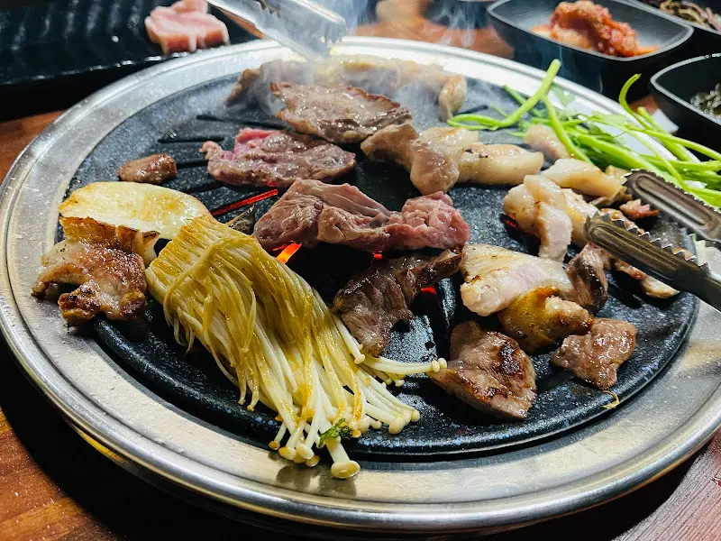 마성뒷고기에서 구워지고 있는 뒷고기