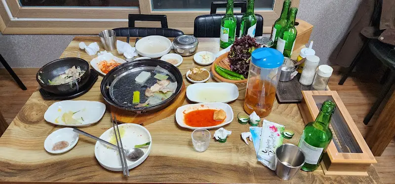 맛드리오래된돼지국밥 식사 후 테이블