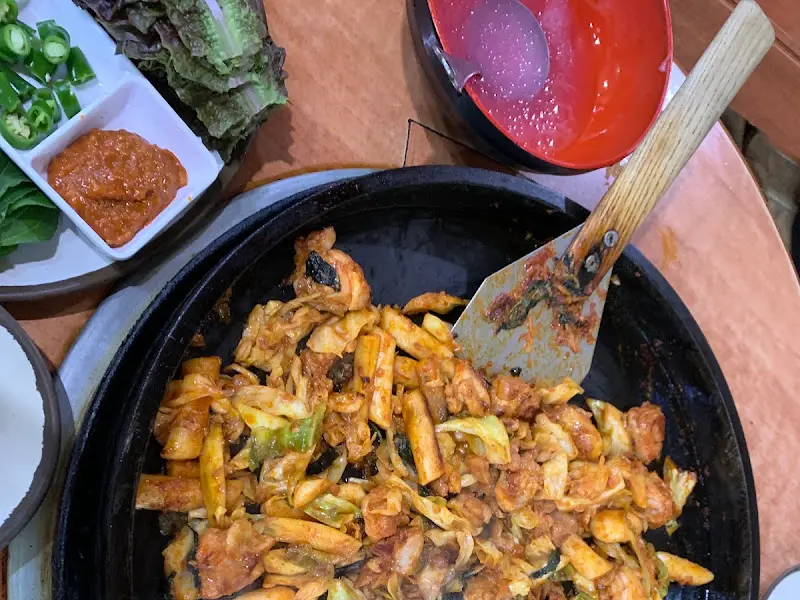 닭갈비와 쌈 채소