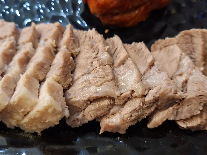 윤기가 흐르는 풍성보쌈 수육