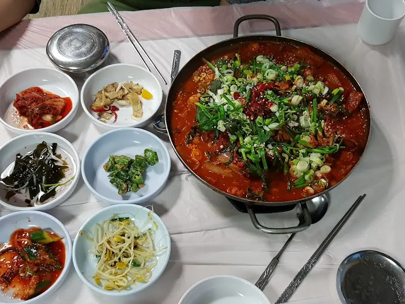 메기탕 한 상 차림