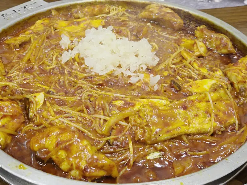 매콤달콤한 양념에 버무려진 복어 불고기