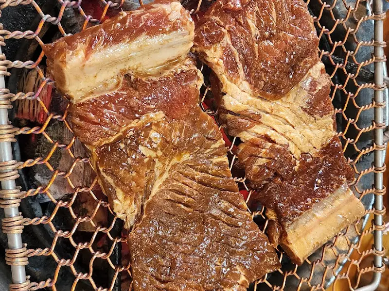 돼지갈비 굽는 모습