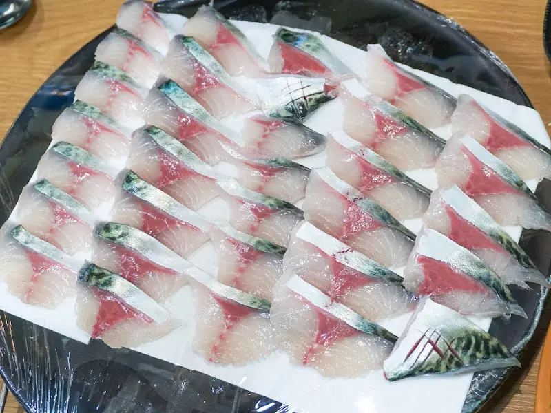 윤기가 흐르는 고등어회