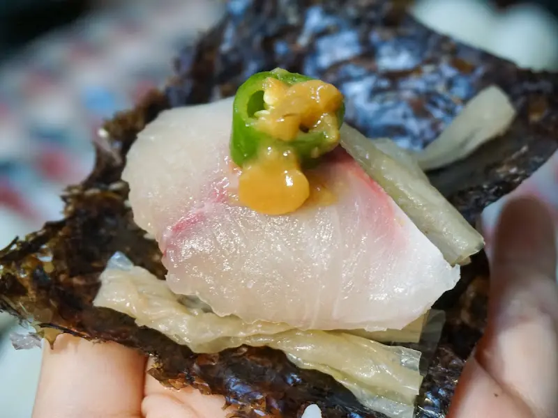 김, 밥, 고등어회의 완벽한 조화