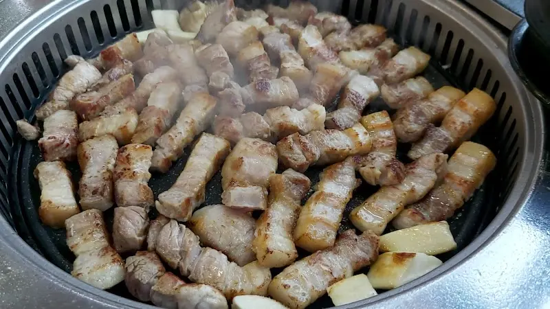 잘 구워진 삼겹살