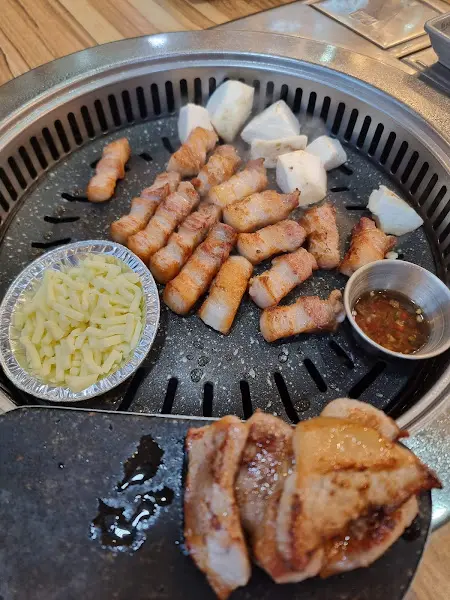 잘 구워진 삼겹살