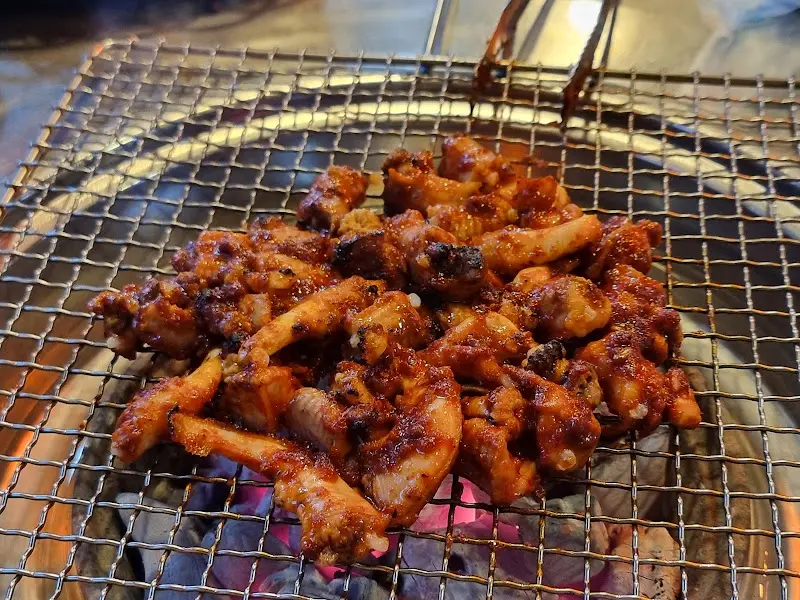 석쇠 위에서 맛있게 익어가는 꼼장어