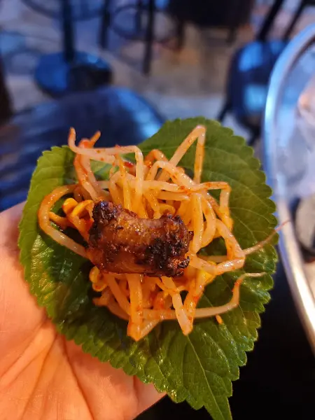 깻잎에 싸 먹는 꼼장어