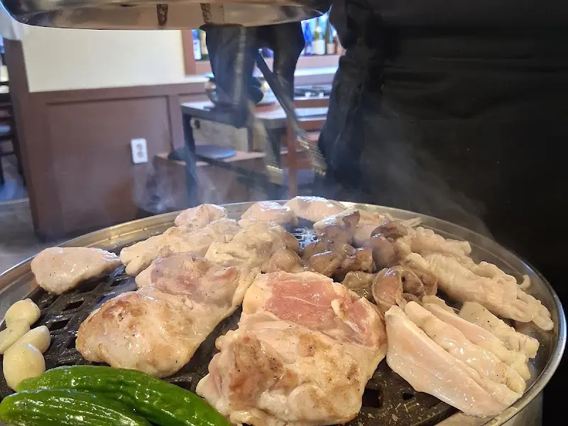 닭고기 굽는 모습