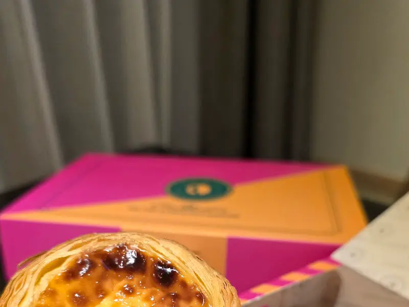 핑크색 도리스 파티세리 포장 상자