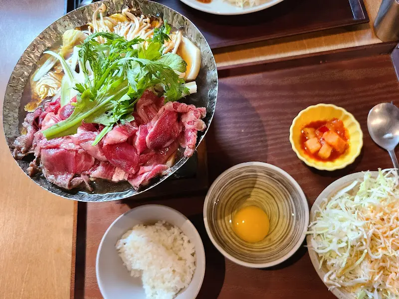 따뜻한 국물이 매력적인 스끼야끼