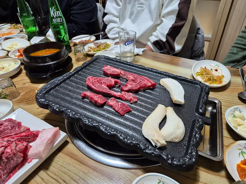 숯불 위에 구워지는 한우