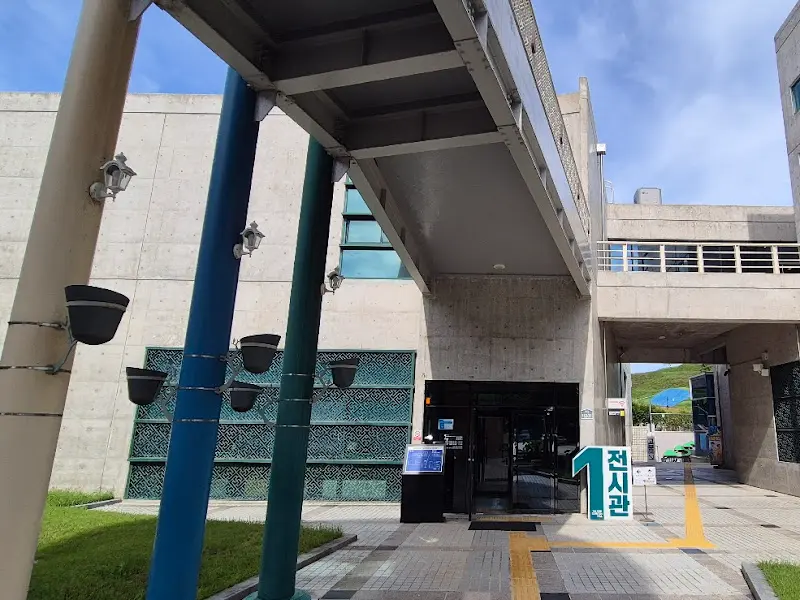 박물관 연결 통로